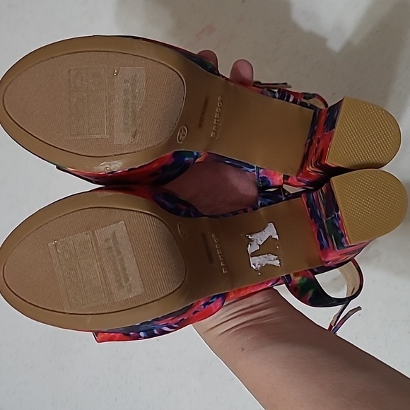 NWOT Bamboo colorful, tiedyed platform heels size 9 - Picture 7 of 12